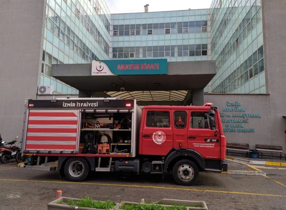 İzmir'de hastanede yangın paniği: Psikiyatri hastası yatağını yaktı