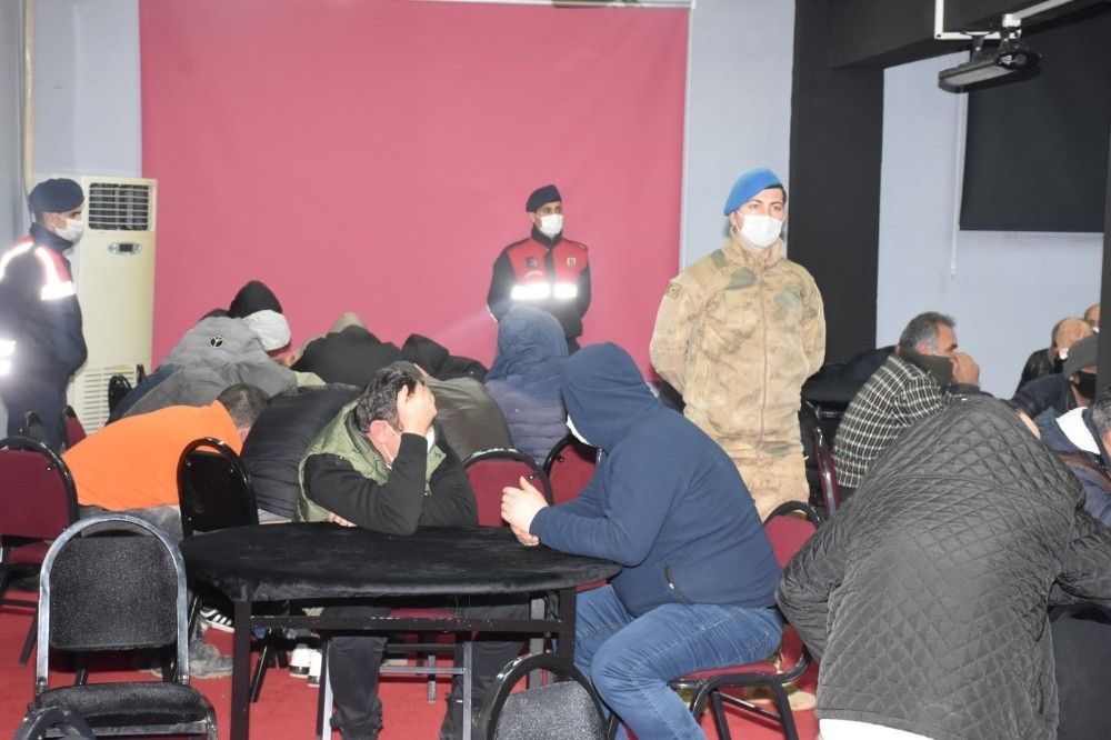 İzmir'de jandarmadan dev kumar operasyonu