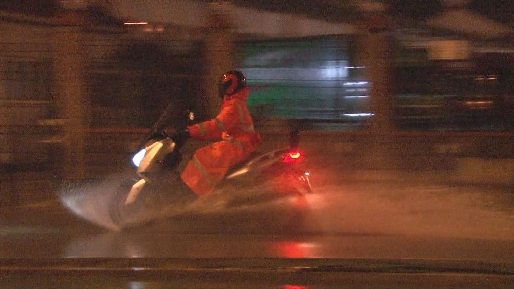 İzmir'de sağanak ve fırtınanın etkisi yoğun bir şekilde hissedildi