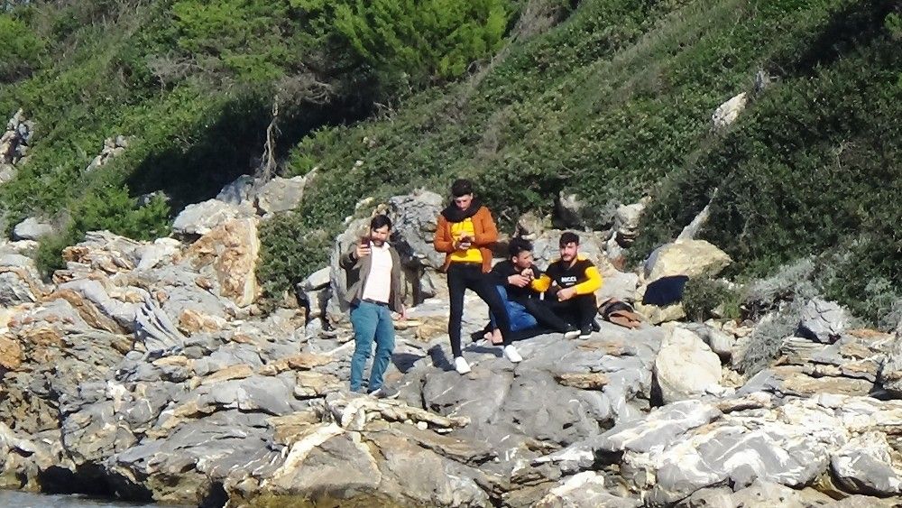 Kısıtlamada denize girdiler, balık tuttular