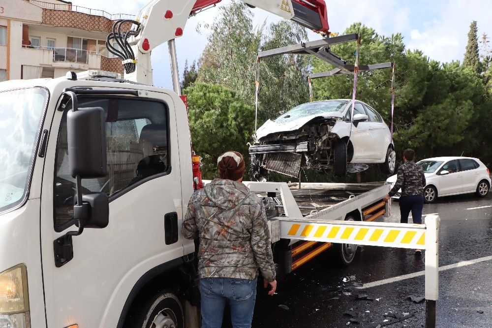 Kuşadası çevre yolunda trafik kazası: 1 yaralı