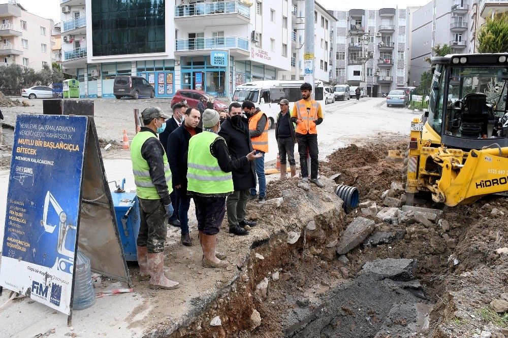 Kuşadası Yeni Asri Mezarlığında düzenleme çalışmaları sürüyor