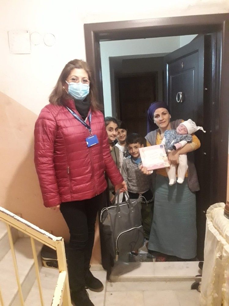 Kuşadası'nda ilk ziyaret ikizlere