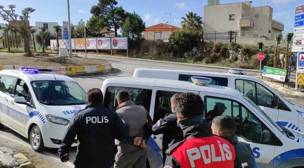 Kuşadası'nda filmleri aratmayan polis-hırsız kovalamacası