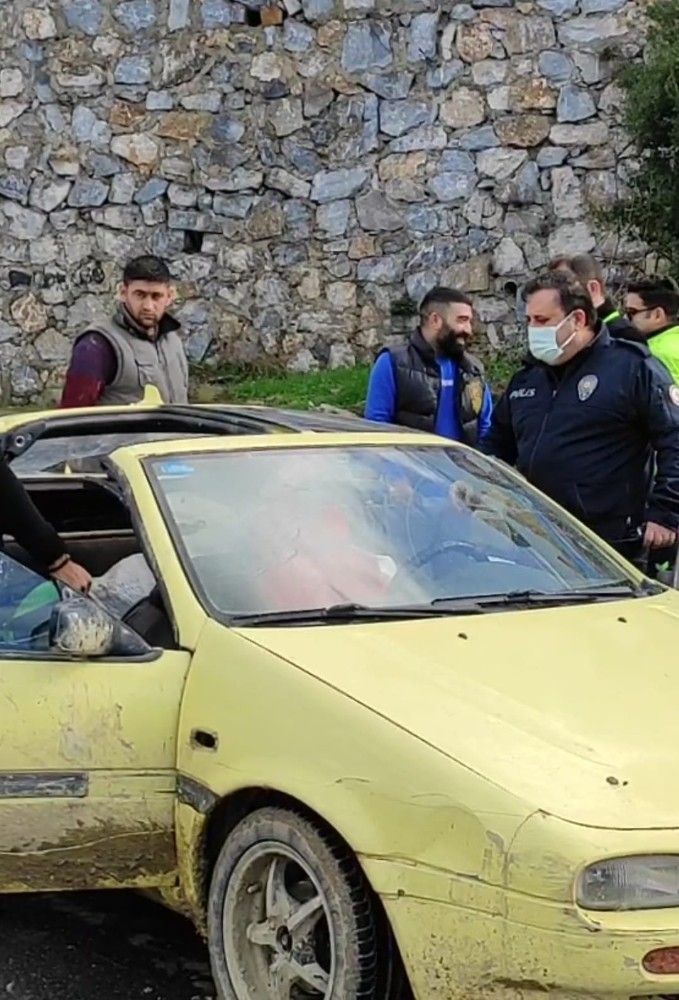 Kuşadası'nda filmleri aratmayan polis-hırsız kovalamacası
