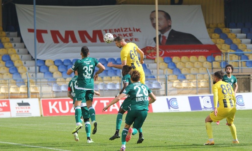 Menemenspor evinde 4 golle mağlup