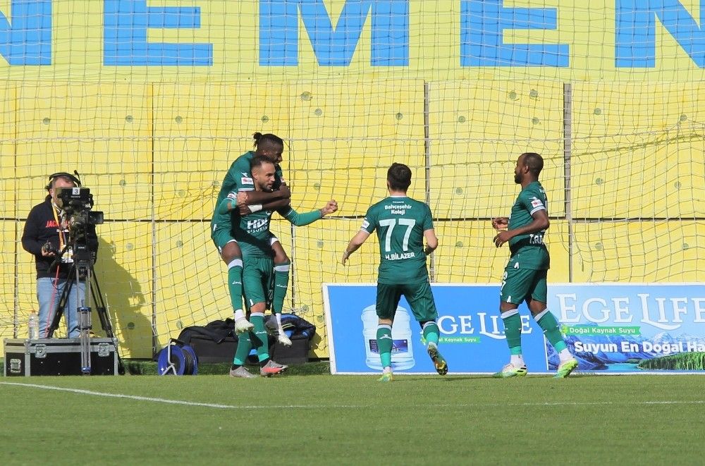 Menemenspor evinde 4 golle mağlup