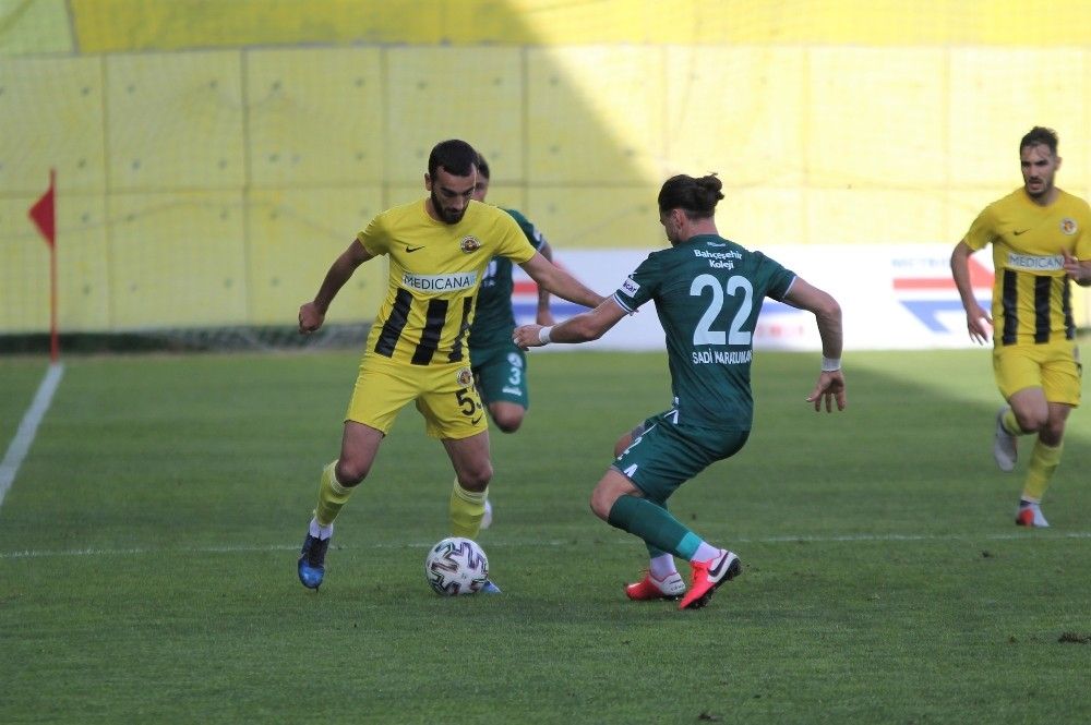 Menemenspor evinde 4 golle mağlup