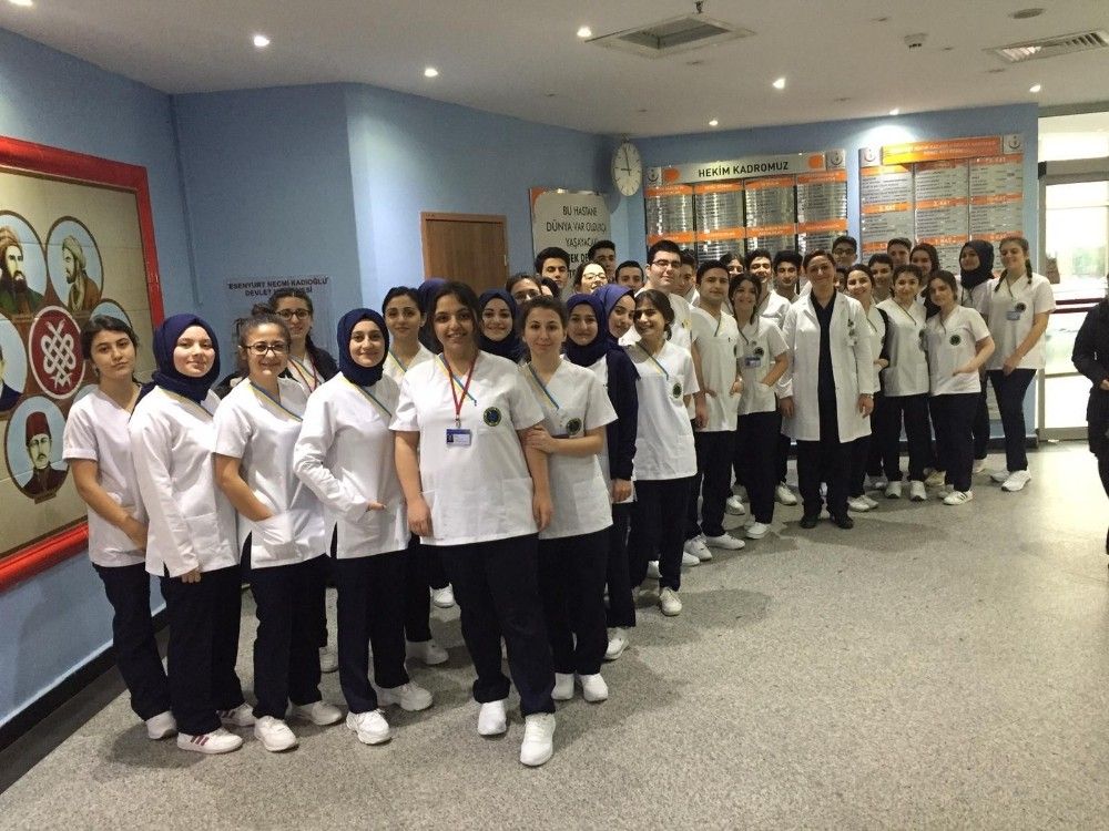 Öğrencilerden olağanüstü performans: 'Karekod Hemşirelik' projesine birincilik ödülü
