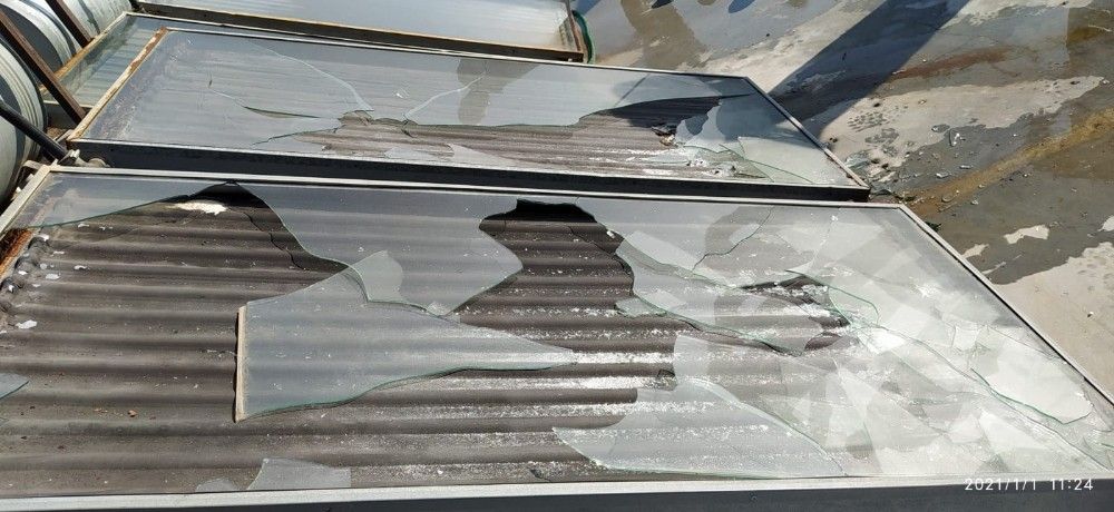 Önce çocuklarının evini, sonra kendini yaktı