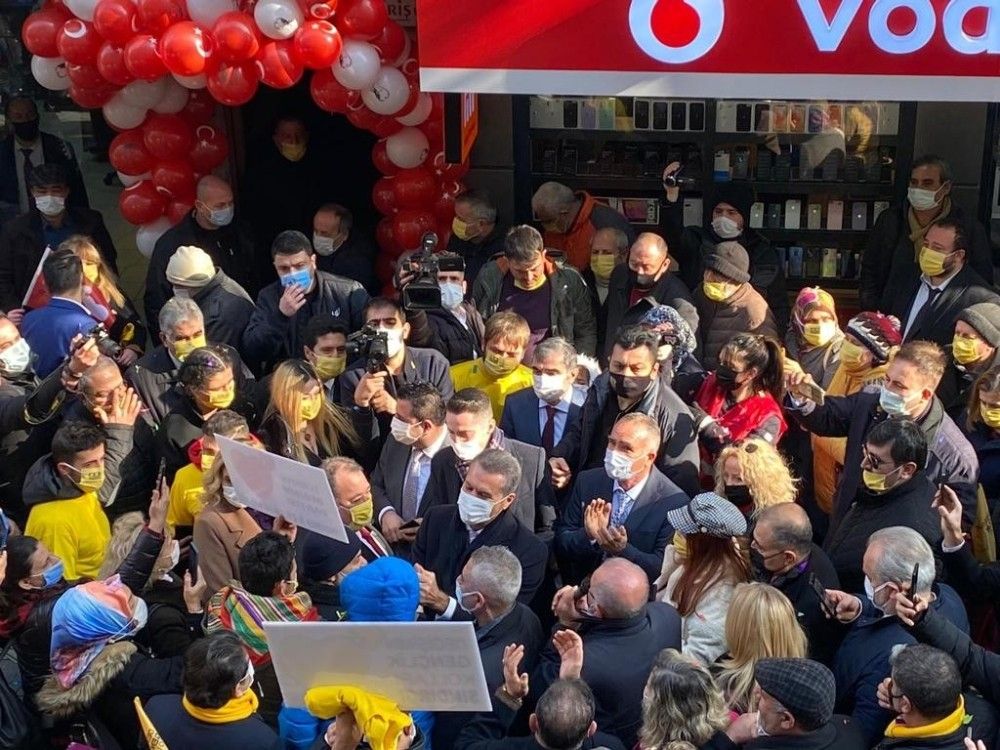 Sarıgül hayranları pandemi kurallarını unuttu