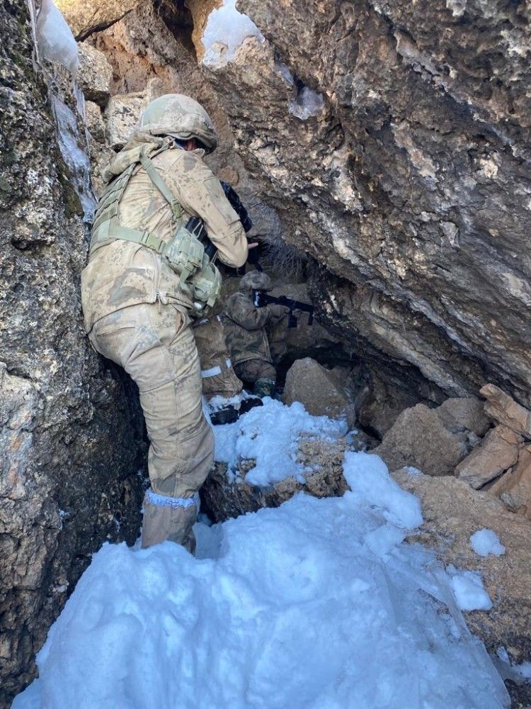 Siirt'te PKK'lı teröristlere ait silah ve mühimmat ele geçirildi
