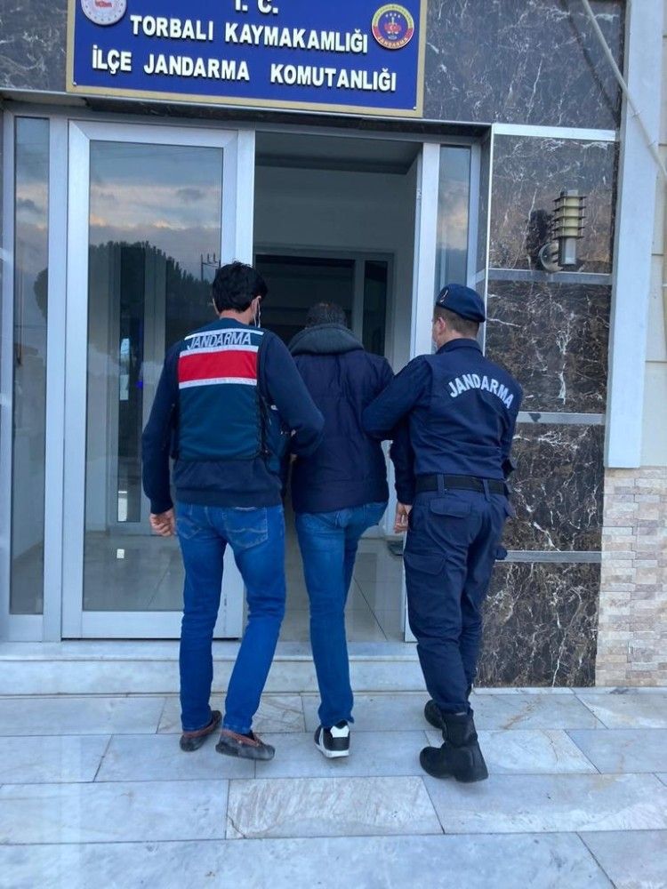 Suriye uyruklu 2 terörist İzmir'de yakalandı