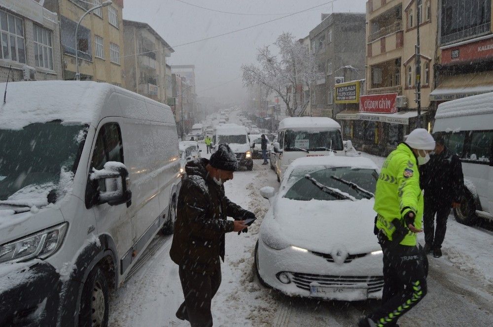 Yollar buz pistine döndü