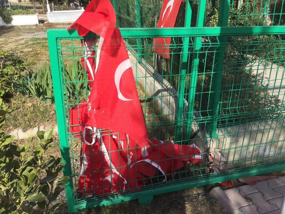 15 Temmuz şehidi ikiz polislerin mezarlarını kırdılar
