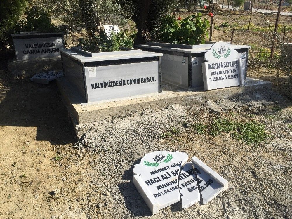 15 Temmuz şehidi ikiz polislerin mezarlarını kırdılar