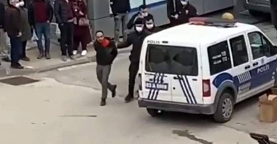 16 yaşındaki kızını boğazından bıçakladı, 'Öldürme kastım yoktu' dedi