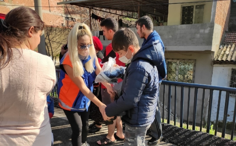 Bu kez de sel mağdurlarına koştular