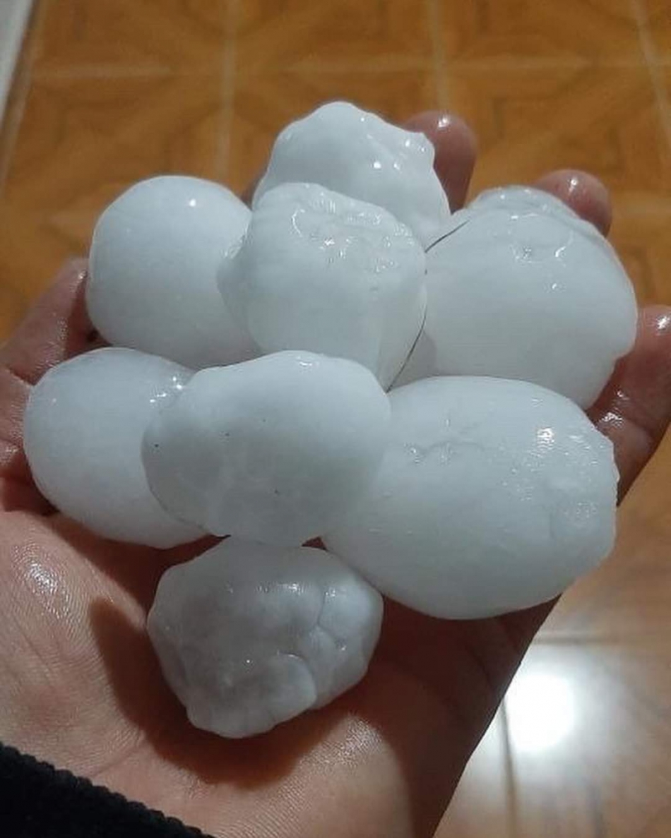 Urla ve Güzelbahçe'yi dolu vurdu
