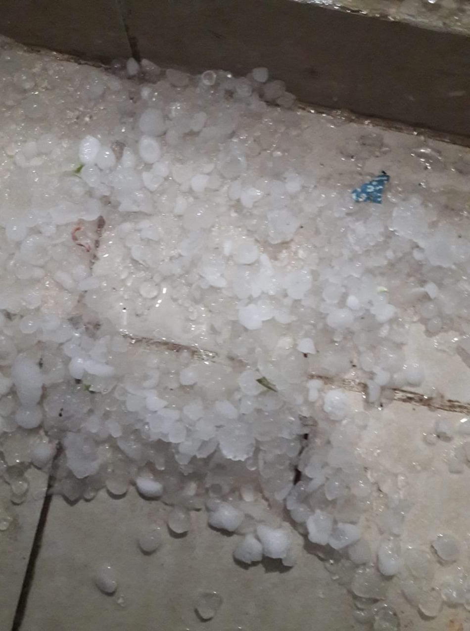 Urla ve Güzelbahçe'yi dolu vurdu