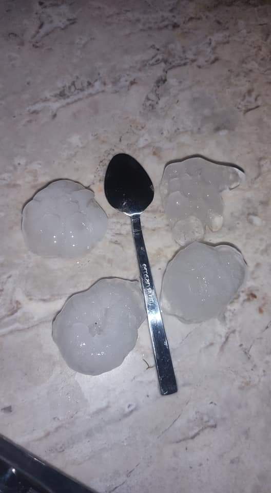 Urla ve Güzelbahçe'yi dolu vurdu