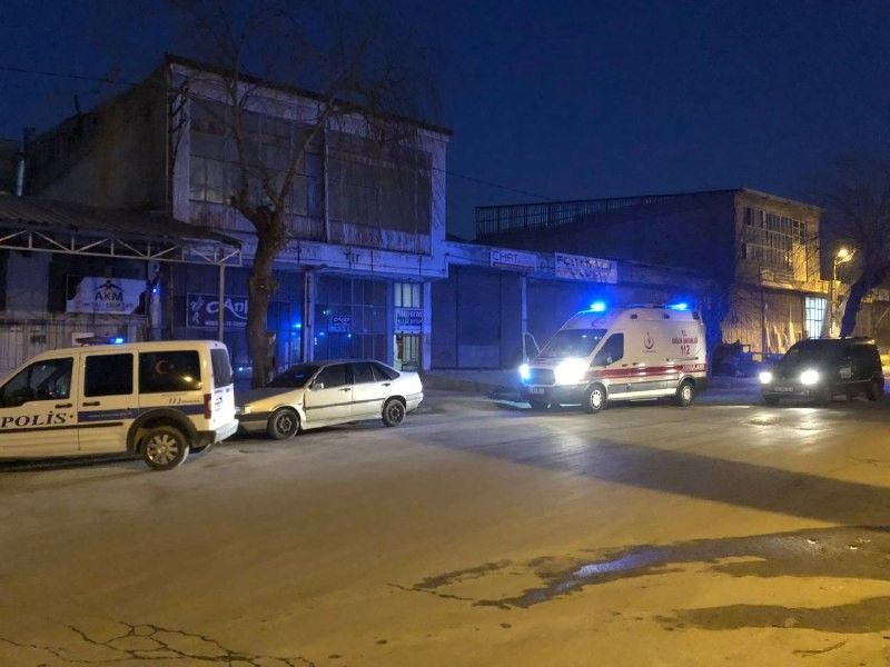 21 yaşındaki genç iş yerinde kendini astı
