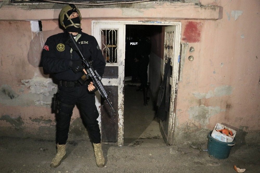 Adana'da DEAŞ operasyonu: 9 gözaltı