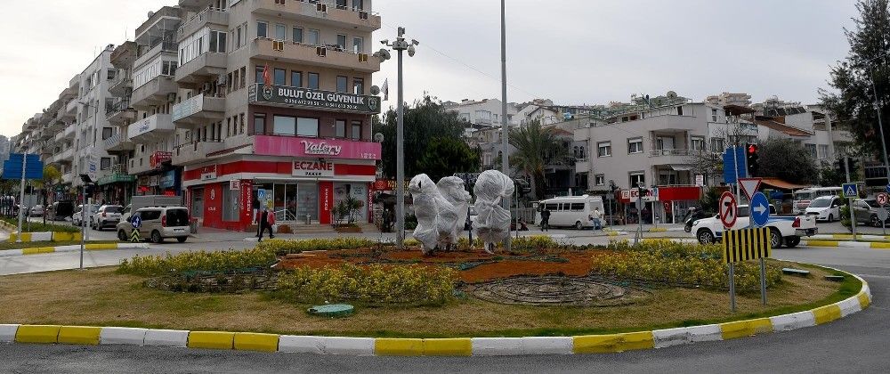 Ağaçları dona karşı elyafla korudular