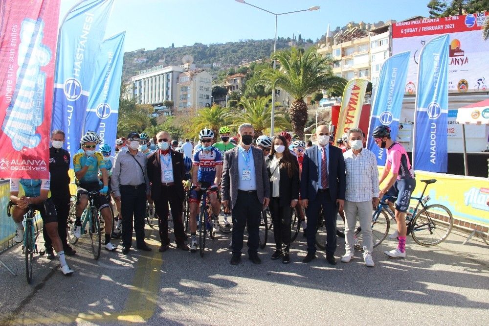 Alanya'da 16 ülkeden 170 sporcu pedal çevirdi