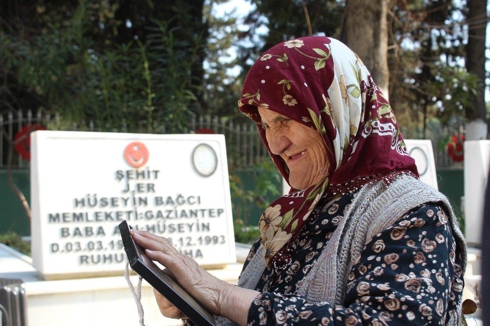 Alzheimer hastası şehit annesi her şeyi unuttu, oğlunu unutmadı