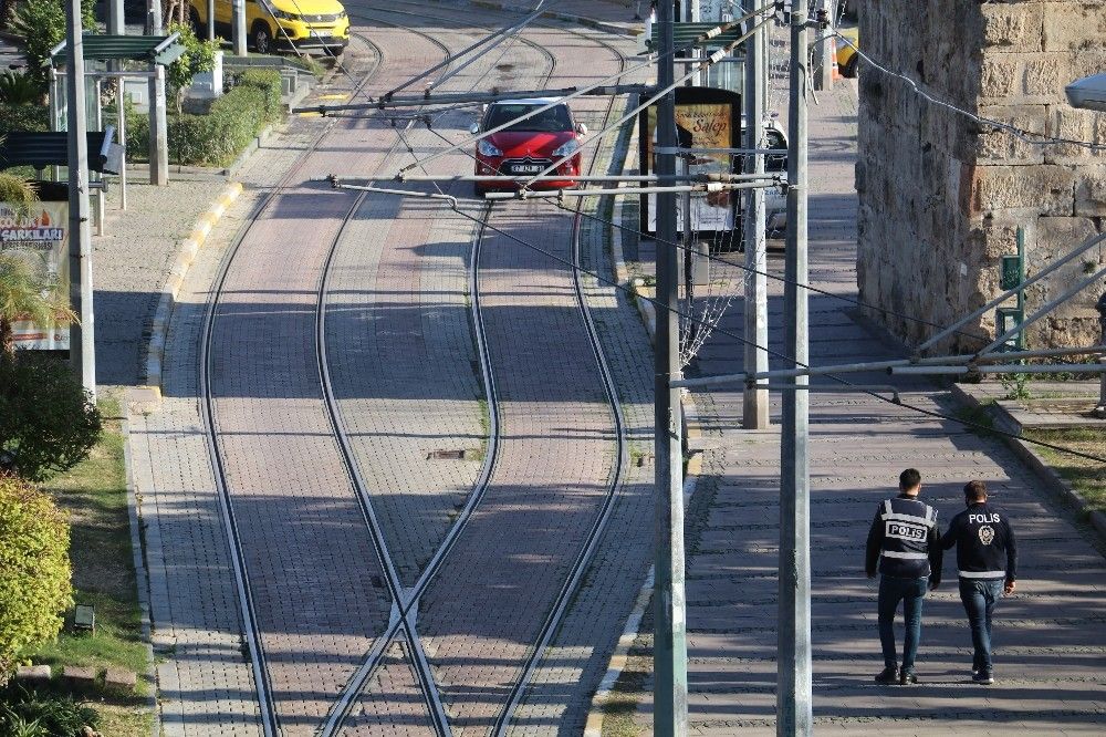 Antalya'da kısıtlamayı ihlal eden 493 kişiye ceza yağdı