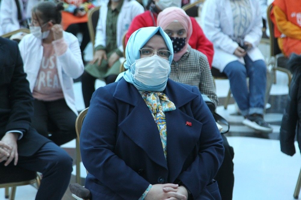 "Astronotlarımızın kadın olup olmayacağını konuştuğumuz bir dönemi yaşıyoruz"
