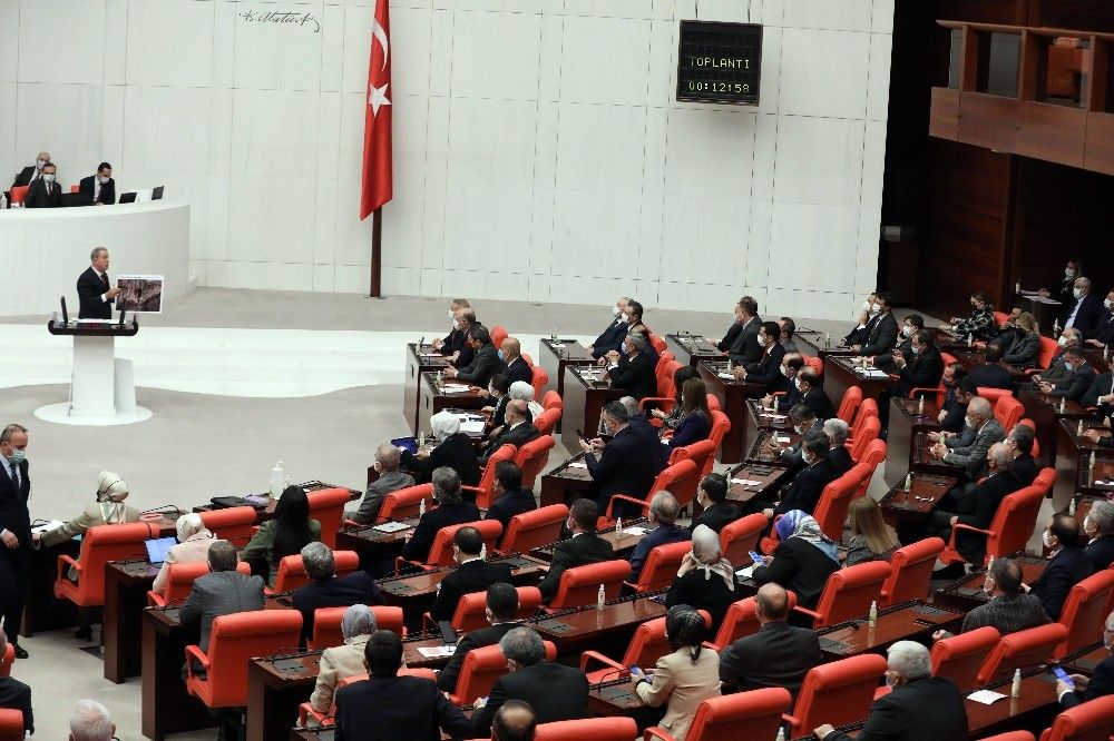 Bakan Akar'dan "Gara operasyonu" bilgilendirmesi