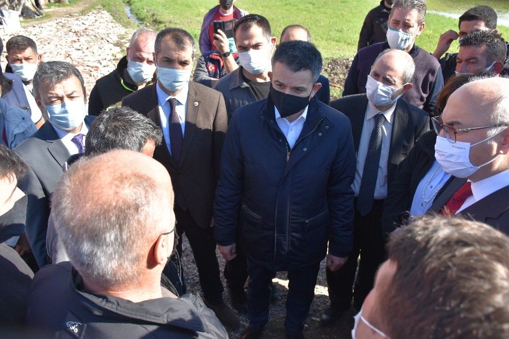 Bakan Pakdemirli'den doludan zarar gören çiftçilere ziyaret