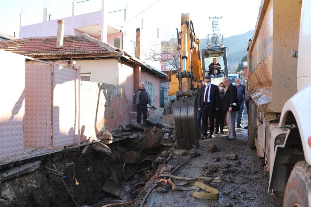 Başkan Sandal'dan sel felaketinden etkilenen vatandaşlara ziyaret