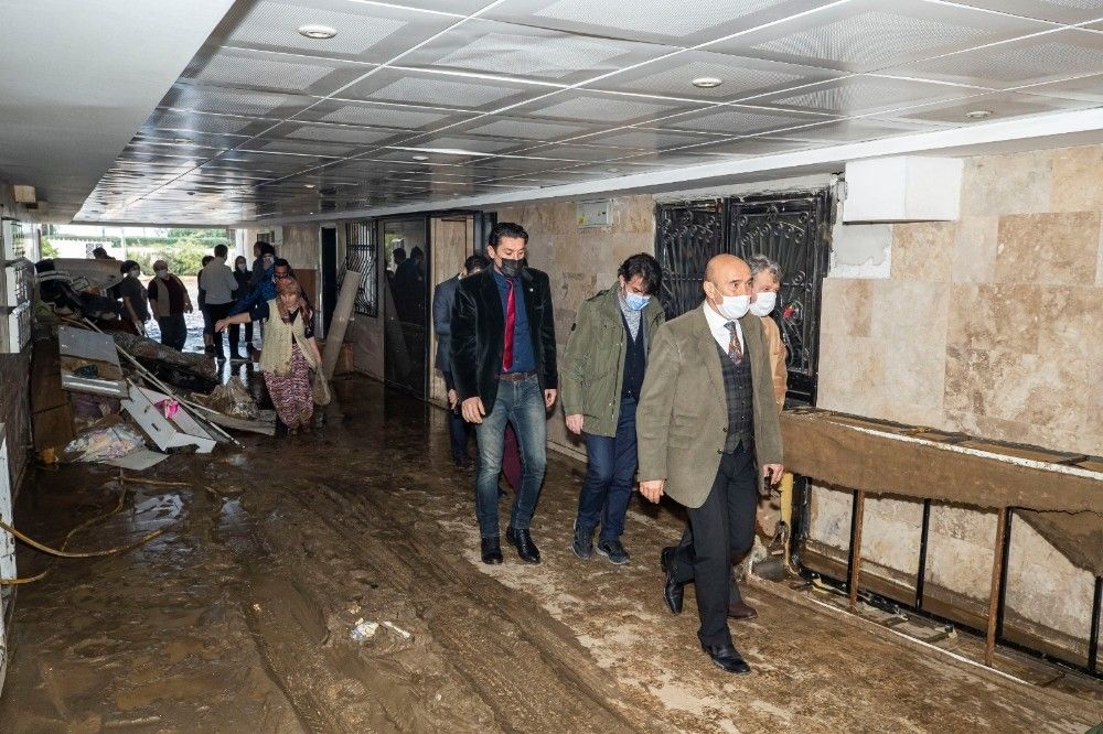 Başkan Soyer, selden zarar gören aileleri ve esnafı ziyaret etti