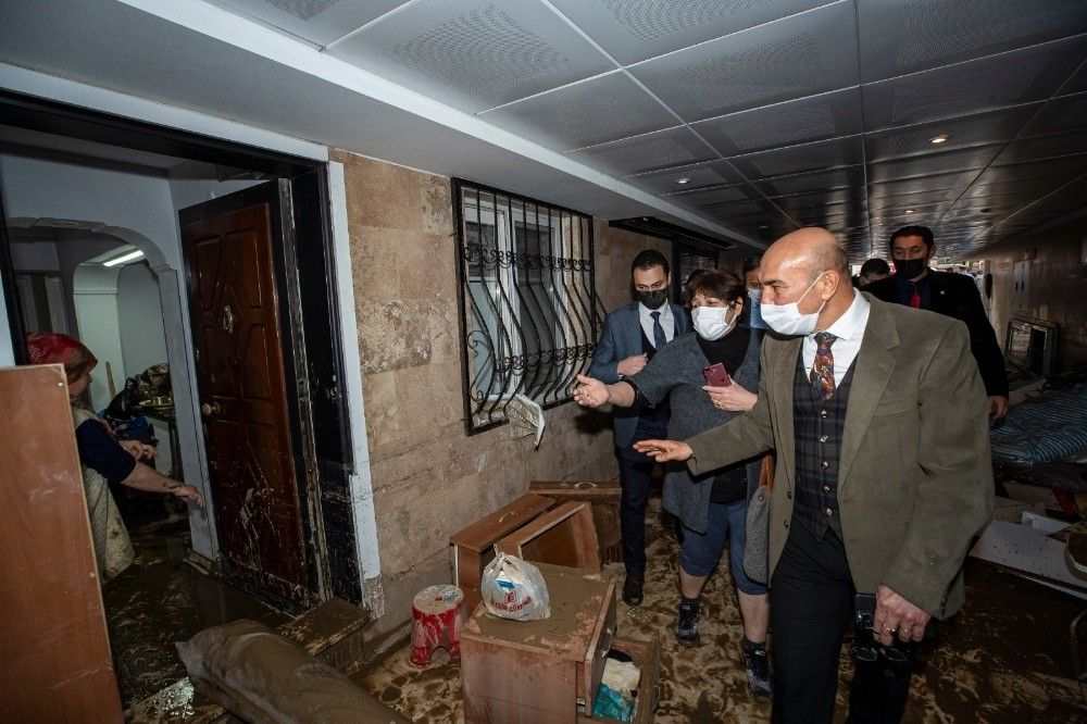Başkan Soyer, selden zarar gören aileleri ve esnafı ziyaret etti