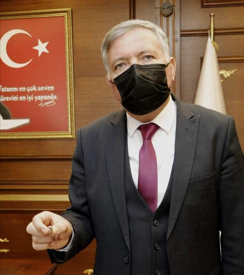 Başkanın odasında dinleme cihazı skandalı