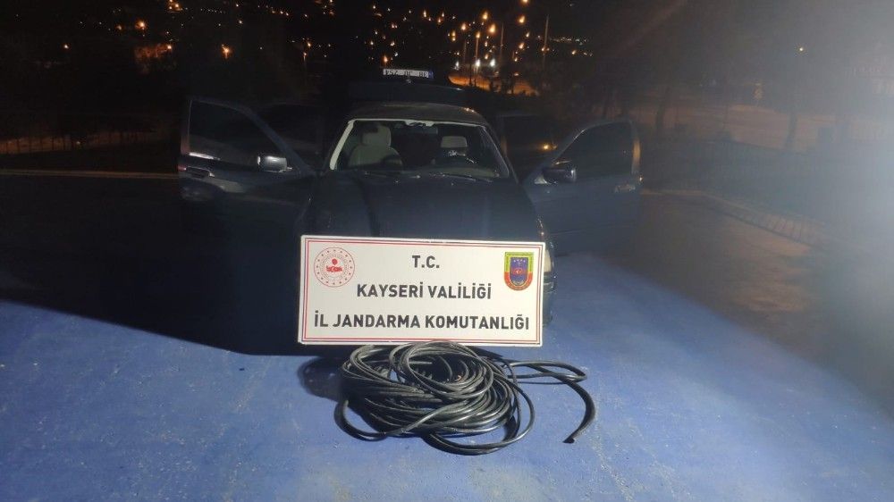 Baz istasyonu hırsızlarına suçüstü