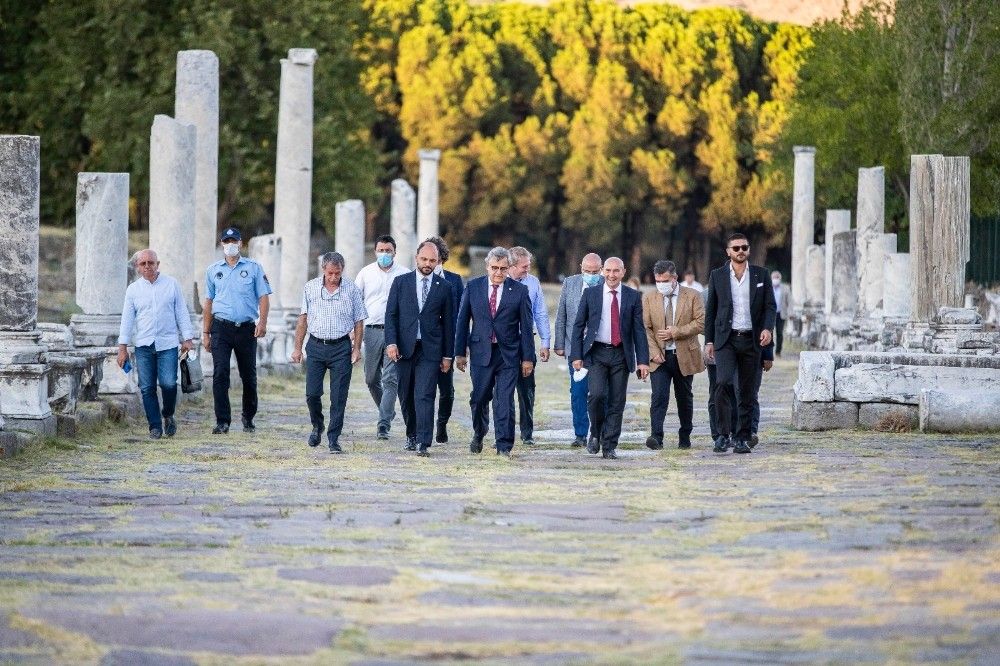 Büyükşehirden Bergama'da Zeus Sunağı toplantısı