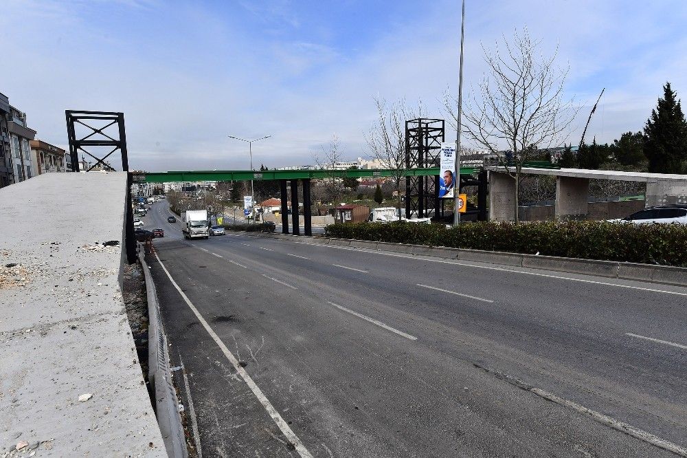 Büyükşehir'den Buca ve Konak'a iki yeni yaya üst geçidi