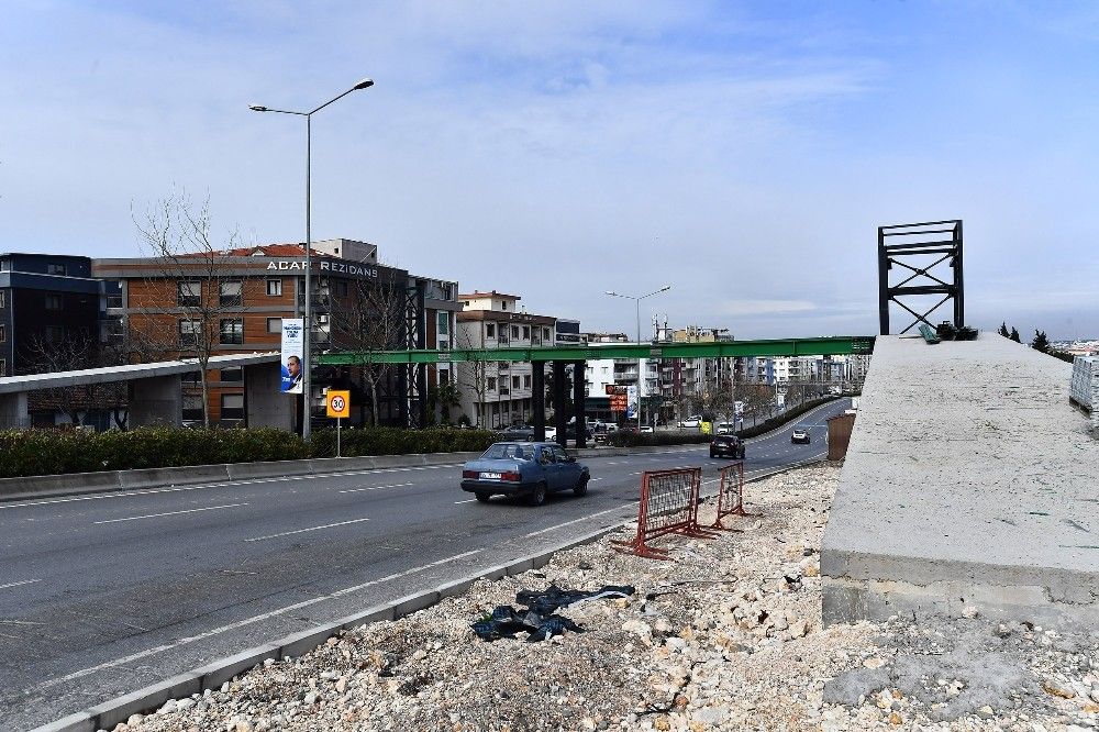 Büyükşehir'den Buca ve Konak'a iki yeni yaya üst geçidi