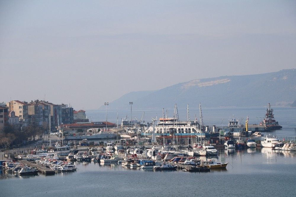 Çanakkale Boğazı 13,5 saat sonra transit gemi geçişine açıldı