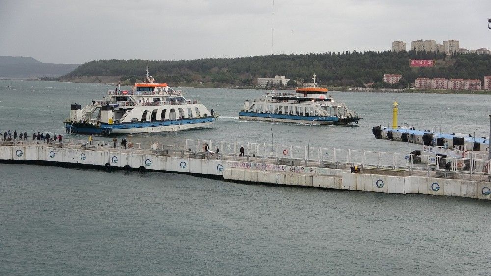 Çanakkale Boğazı'nda feribot seferleri durduruldu