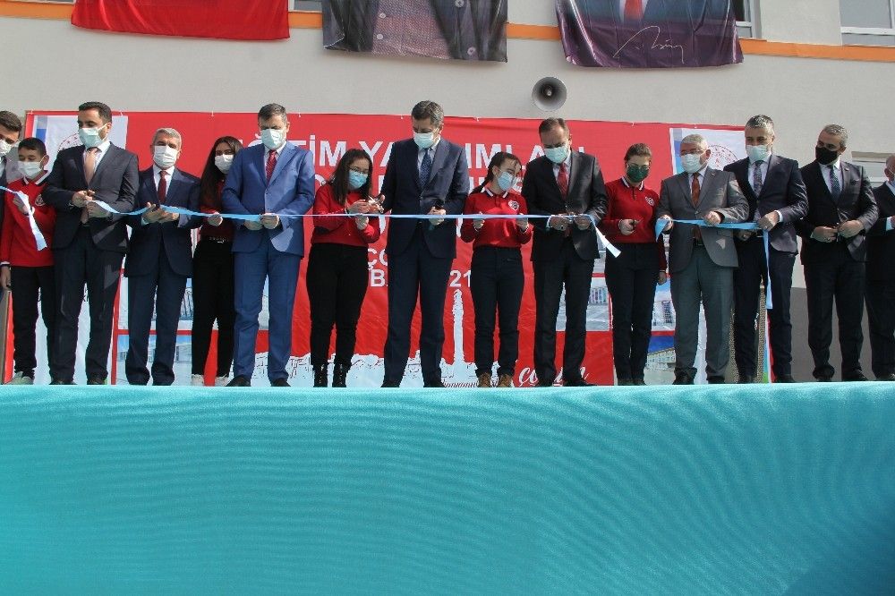 "Çocuklarımızın eğitimden geri kalmaması için ne gerekiyorsa yapıyoruz"