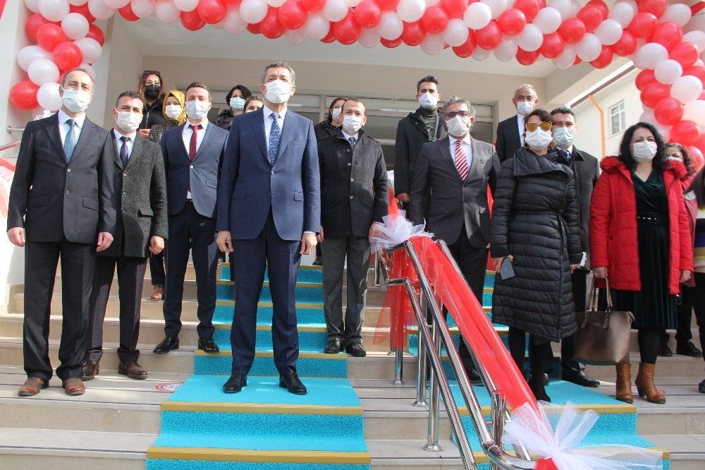 "Çocuklarımızın eğitimden geri kalmaması için ne gerekiyorsa yapıyoruz"