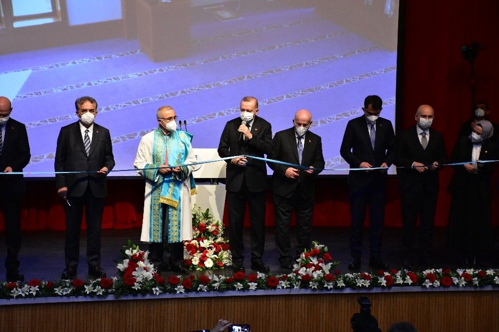 Cumhurbaşkanı Erdoğan: "Bir kesim yaşanan her olumlu gelişmeden rahatsız oluyor"