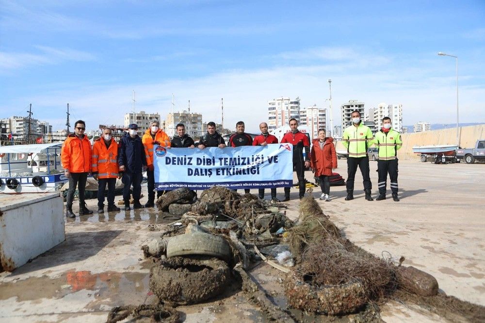 Denize bırakılan atıl ağlar köpek balığı yavrusunu öldürdü!