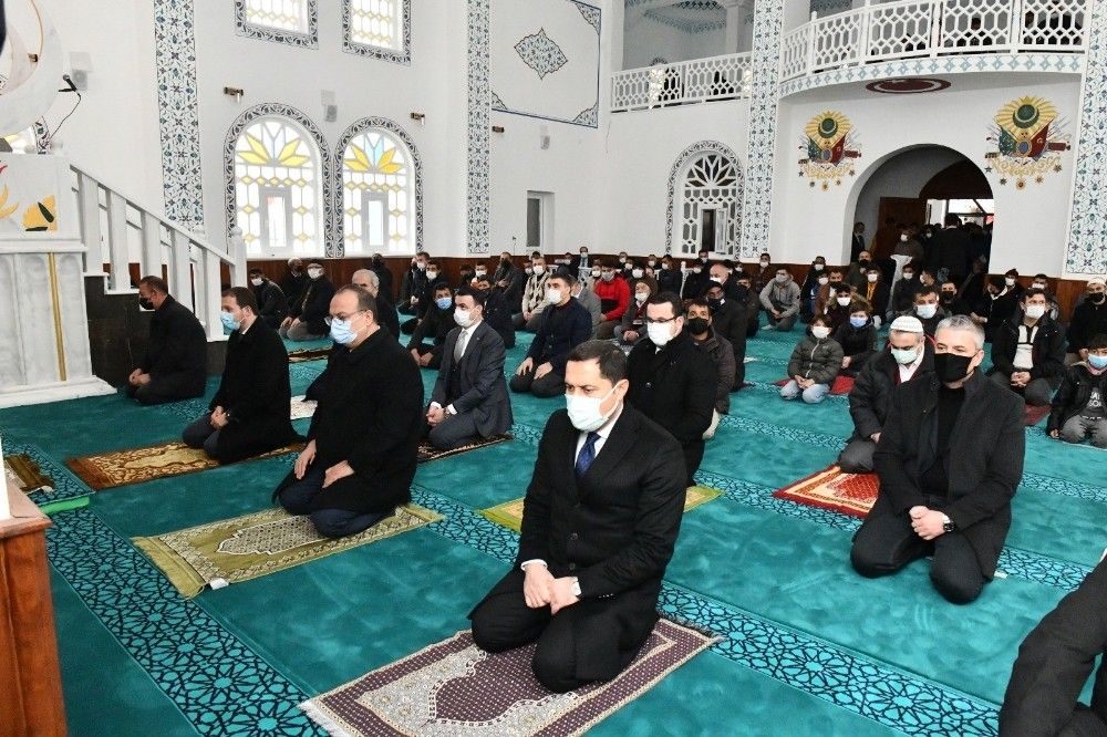 Dinî külliye ibadete açıldı