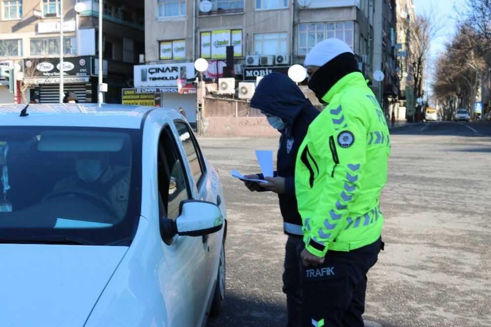 Diyarbakır'da 56 saatlik kısıtlamanın ilk gününde derin sükut